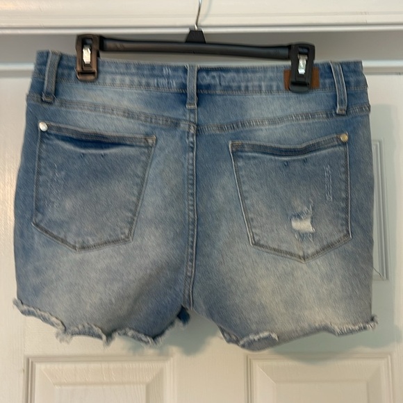 Judy Blue - distressed blue jeans shorts with eyelet at hem - size 31 - Picture 2 of 7